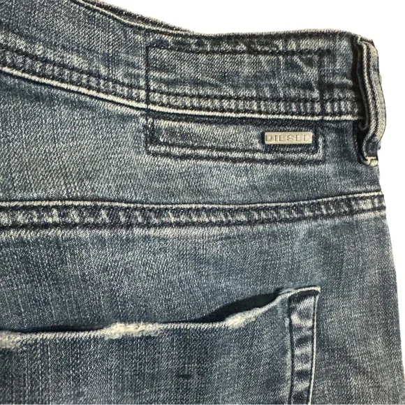 Men's Diesel Grunge Distressed Jeans Sz 33 - Picture 6 of 9